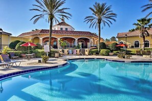 Outdoor pool, a heated pool - Delightful Florida Retreat-4BR Regal Palms-Close to Disney,Golf, ExtraAmenities (Davenport)