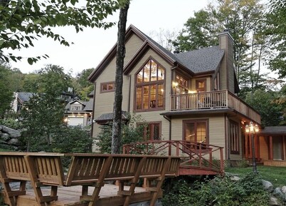 Rare CITQ 4 Star Mountain Chalet en Stoneham Quebec