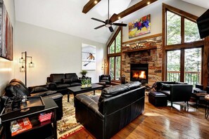 Smart TV, fireplace, DVD player, books - Chalet de luxe acceptant les animaux à louer CITQ 240284 (Stoneham-et-Tewkesbury)