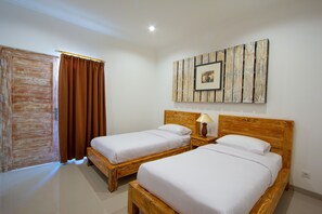 Habitación Deluxe con 2 camas individuales | Escritorio, wifi gratis, ropa de cama