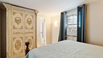 1 habitación, tabla de planchar con plancha, wifi gratis y ropa de cama