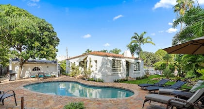 The Couple’s Paradise, Close to Downtown, Salt-Water Pool
