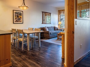 Dining - Beautiful Views, Beautiful Condo , wifi, underground park, 1 minute to lifts (Copper Mountain)