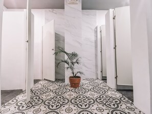 Shower, free toiletries, towels, soap - Murals Sleepbox Capsule Hostel - Adults Only (Cebu City)