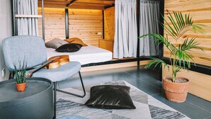 Hytte – deluxe (Sleepbox) | Lydisolert, wi-fi (inkludert) og sengetøy
