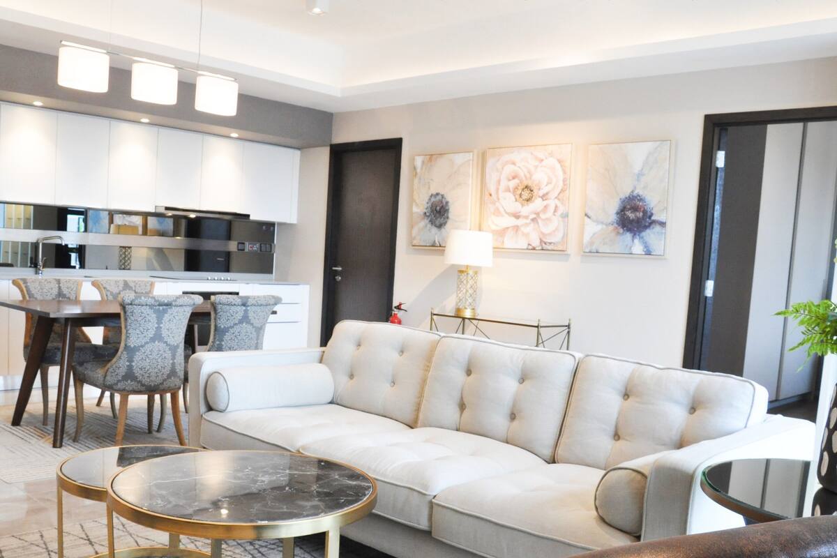 premium suite | living room | flat-screen tv