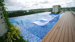 Outdoor pool - 118 Residence (Bandar Seri Begawan)