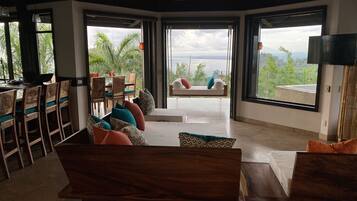 Smart TV, videojuegos y videoteca