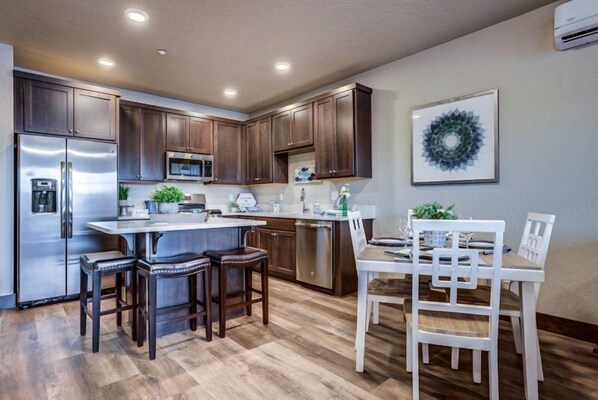 Casa | Cucina privata | Lavastoviglie, pentole/stoviglie/utensili