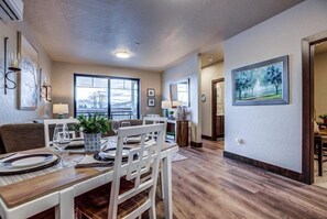 Dishwasher, cookware/dishes/utensils - Scl-#303- Marina Beach Downtown (Sandpoint)