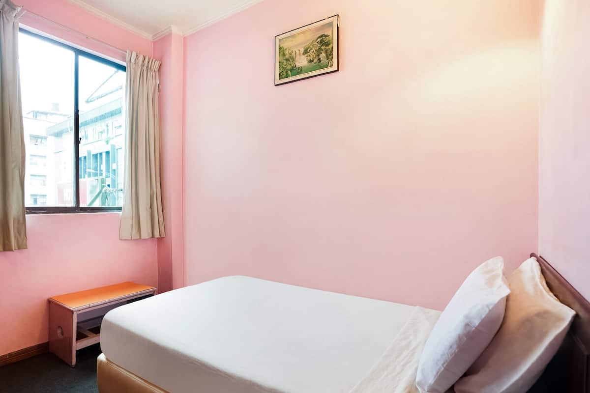 Deluxe Single Room | Iron/ironing board, free WiFi, bed sheets