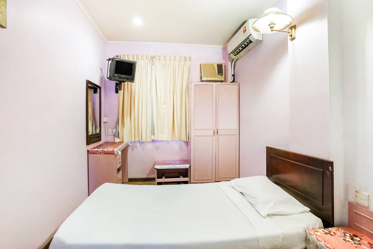 Deluxe Twin Room | Iron/ironing board, free WiFi, bed sheets