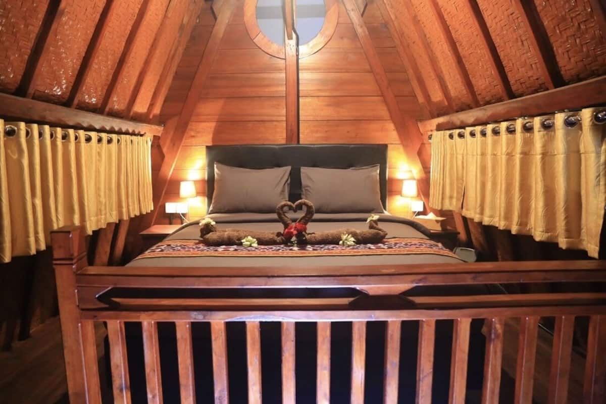 Lodge 1 Bedroom (Marriage Certificate Required for Couples) | Desk, iron/ironing board (on request), rollaway beds (surcharge)