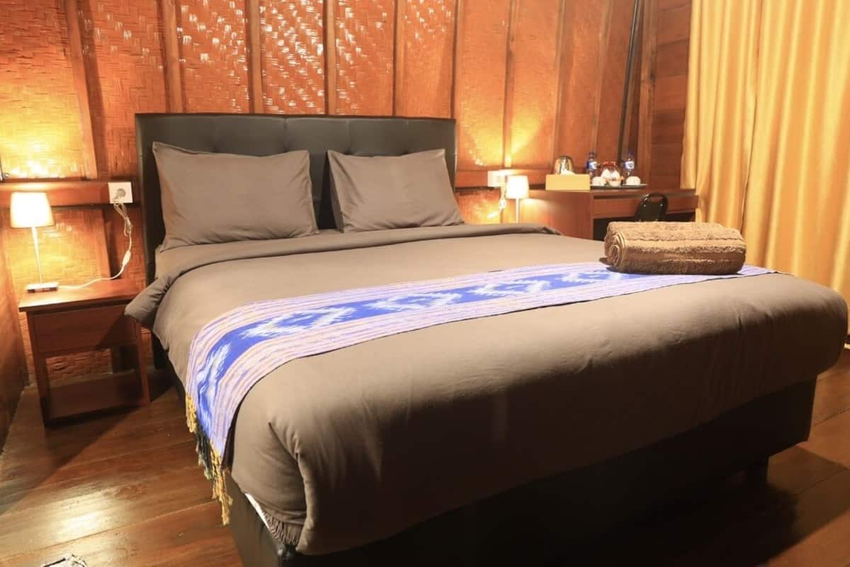 Lodge 3 Bedrooms (Marriage Certificate Required for Couples) | 1 bedroom, desk, iron/ironing board, rollaway beds