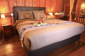 Desk, iron/ironing board, rollaway beds, free WiFi