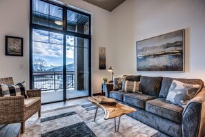 Living room - Scl-402 The Good Life (Sandpoint)