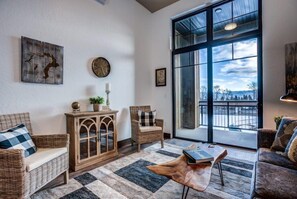 Living room - Scl-402 The Good Life (Sandpoint)