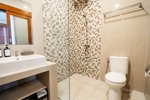 Deluxe Twin Room | Bilik Mandi | Pancuran mandi, kelengkapan dandanan diri percuma, pengering rambut