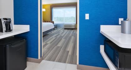 Holiday Inn Express & Suites Grand Rapids Airport - South by IHG