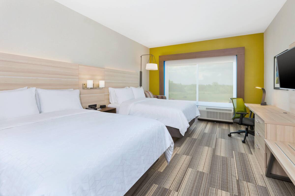 Tabla de planchar con plancha, wifi gratis, ropa de cama
