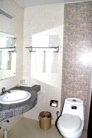 Ducha, artículos de higiene personal gratuitos y secador de pelo