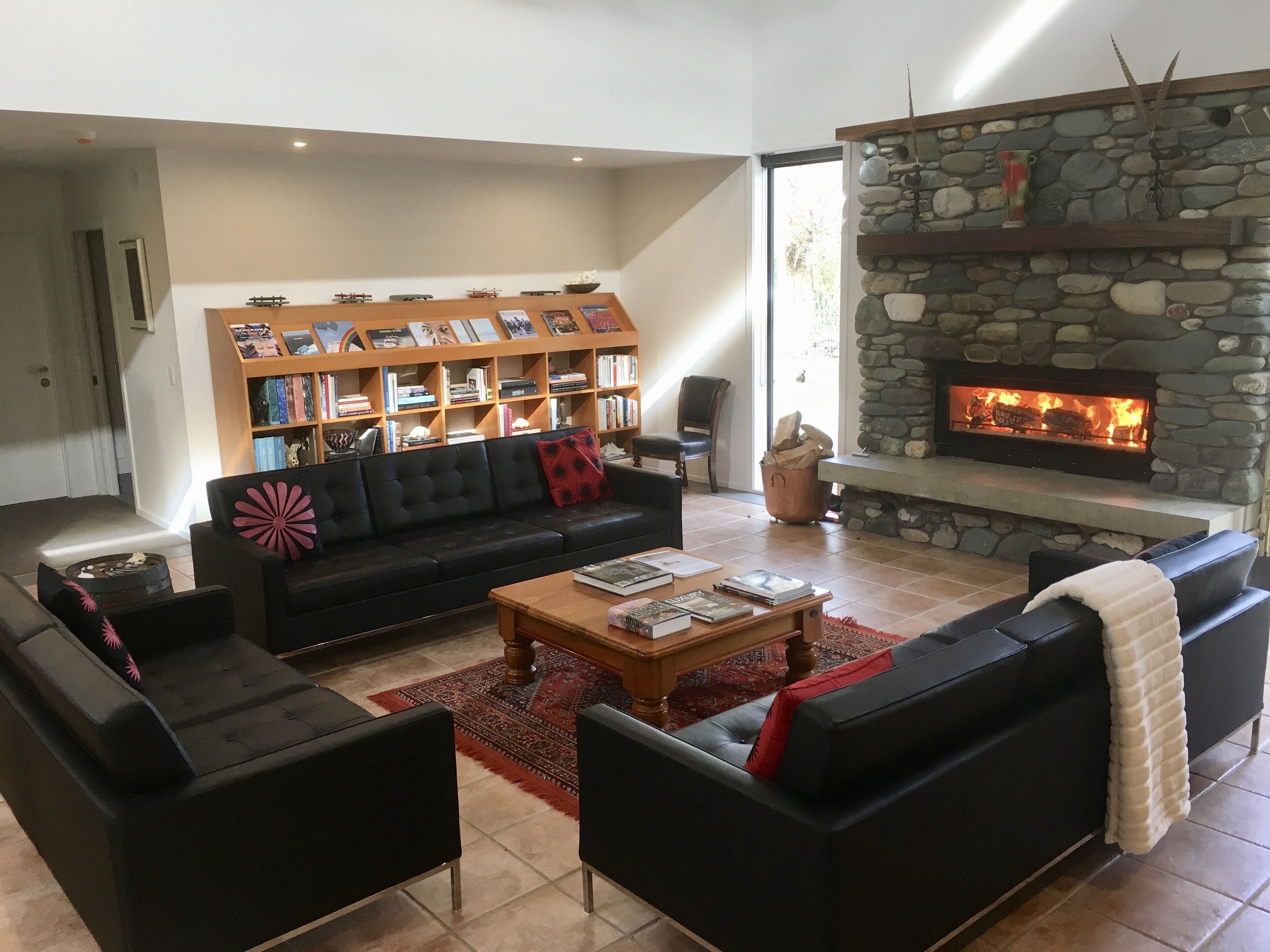 Design Villa, 6 Bedrooms | Living room | Flat-screen TV, fireplace