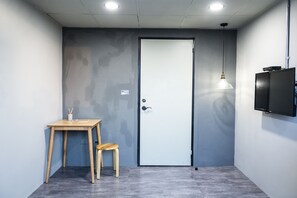 Habitació doble bàsica | Escriptori i wifi gratuïta 