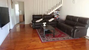 Living room - Cozy Room in Highgate (Highgate)