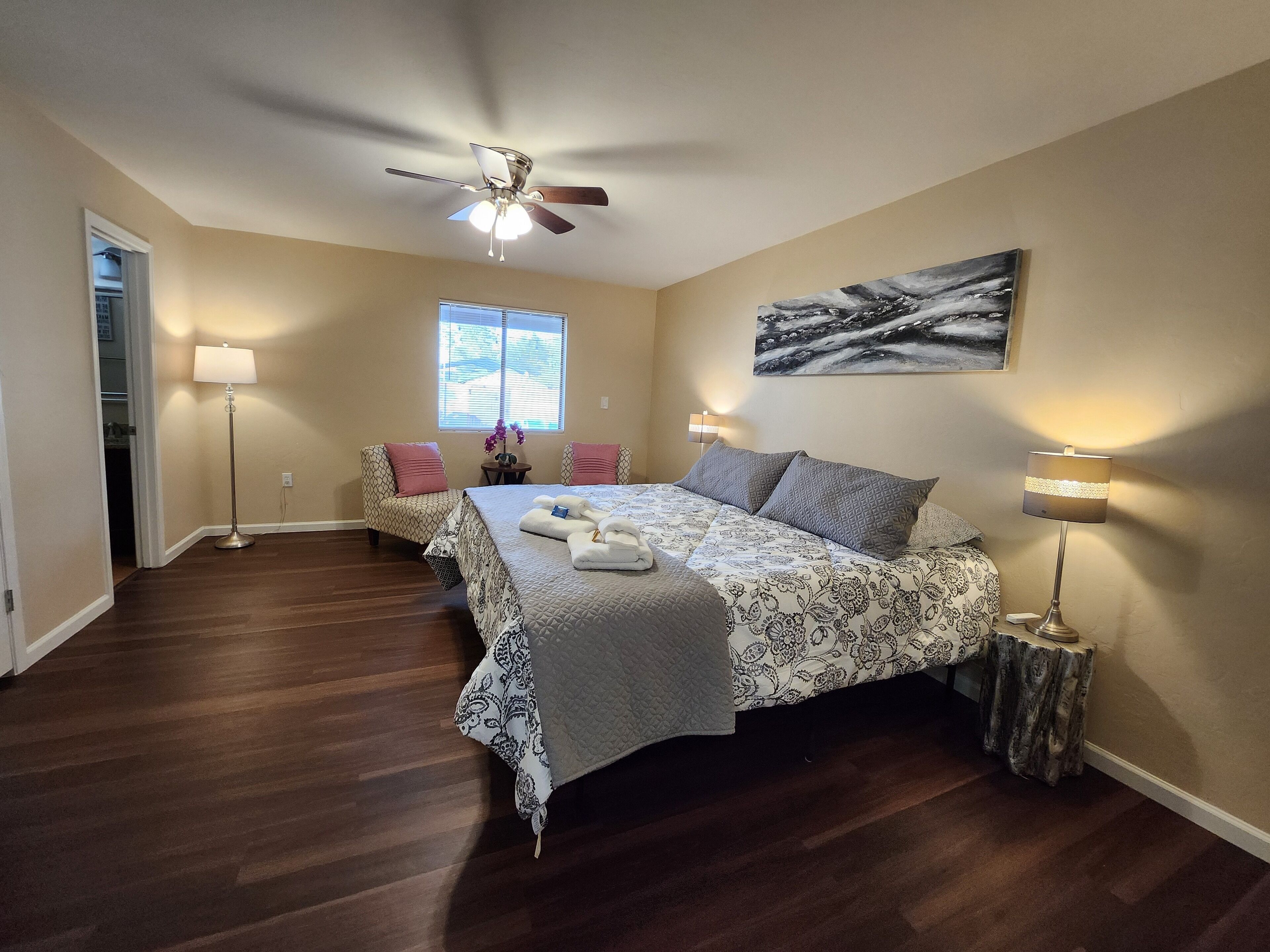 3 bedrooms, desk, iron/ironing board, travel cot