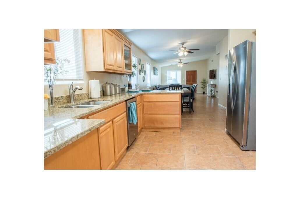 Kylskåp, mikrovågsugn, ugn och spishäll