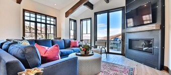 Jusqu'à 25% de rabais: Maison neuve et inscription - 501, avenue Ontario - Marchez jusqu'à la rue Main!