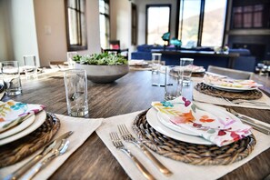 Dining - New 5 Bed Home Walk to Main Street PCMR Town Lift & Bus Hot Tub AC Up to 25% Off (Park City)