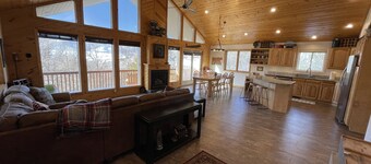 Cub River Hideout Cabin for Family Reunions and Mountain Vacations