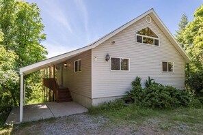 Exterior - Cub River Hideout Cabin for Family Reunions and Mountain Vacations (Preston)