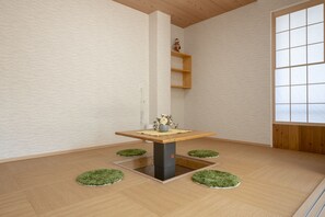 Flat-screen TV - Uhome Suite Kizuna Ikebukuro (Tokyo)