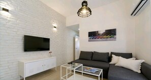 Flachbildfernseher, Netflix, Bücher, Streaming-Dienste