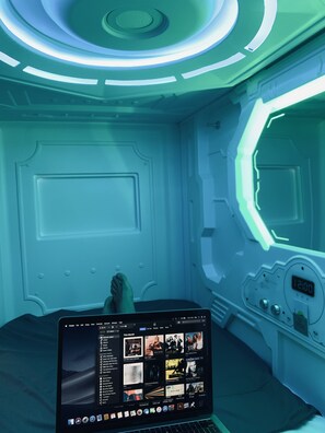 Memory-foam beds, soundproofing, free WiFi, bed sheets - Capsule inn Bali (Denpasar)