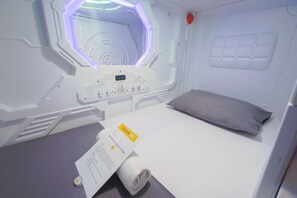 Memory-foam beds, soundproofing, free WiFi, bed sheets - Capsule inn Bali (Denpasar)