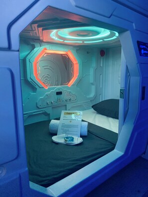 Memory foam beds, soundproofing, free WiFi, bed sheets - Capsule inn Bali (Denpasar)