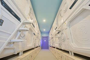 Memory foam beds, soundproofing, free WiFi, bed sheets - Capsule inn Bali (Denpasar)