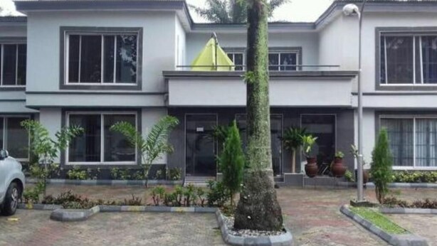 A modern building with a flat roof, large windows, and a central entrance. - Paramount Luxury Serviced Apartment (Lagos)