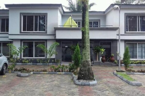 Front of property - Paramount Luxury Serviced Apartment (Lagos)