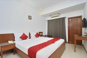 エグゼクティブ ルーム | イタリアのフレッテ製シーツ、高級寝具、ミニバー、セーフティボックス (室内)