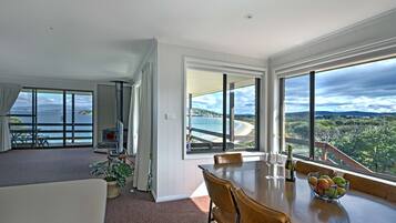 Panoramic House | Living area | Flat-screen TV, fireplace, DVD player