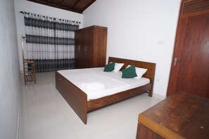 Free WiFi, bed sheets - Villa304 (Galle)