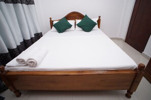 Free WiFi, bed sheets - Villa304 (Galle)