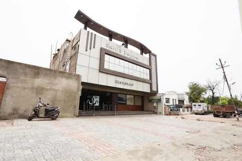 OYO 45658 Salt And Pepper Hotel And Resturant