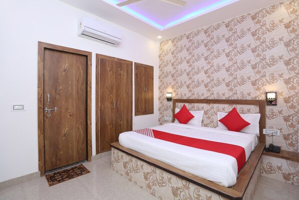 Standard Double Room | Free WiFi - OYO 37540 Hotel Radha Grand (Agra)