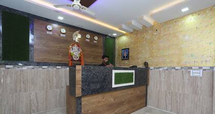 OYO 37540 Hotel Radha Grand