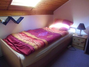 3 bedrooms, travel cot, WiFi